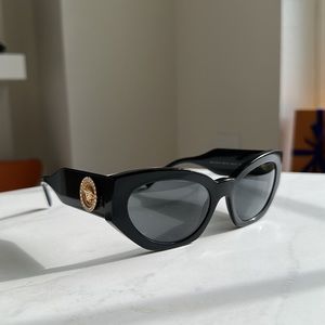 Pre-owned VERSACE sunglasses Mod. VE 4376-B